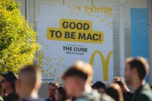 McDonald's Banner vor dem Eingang Nord der Koelnmesse 2022