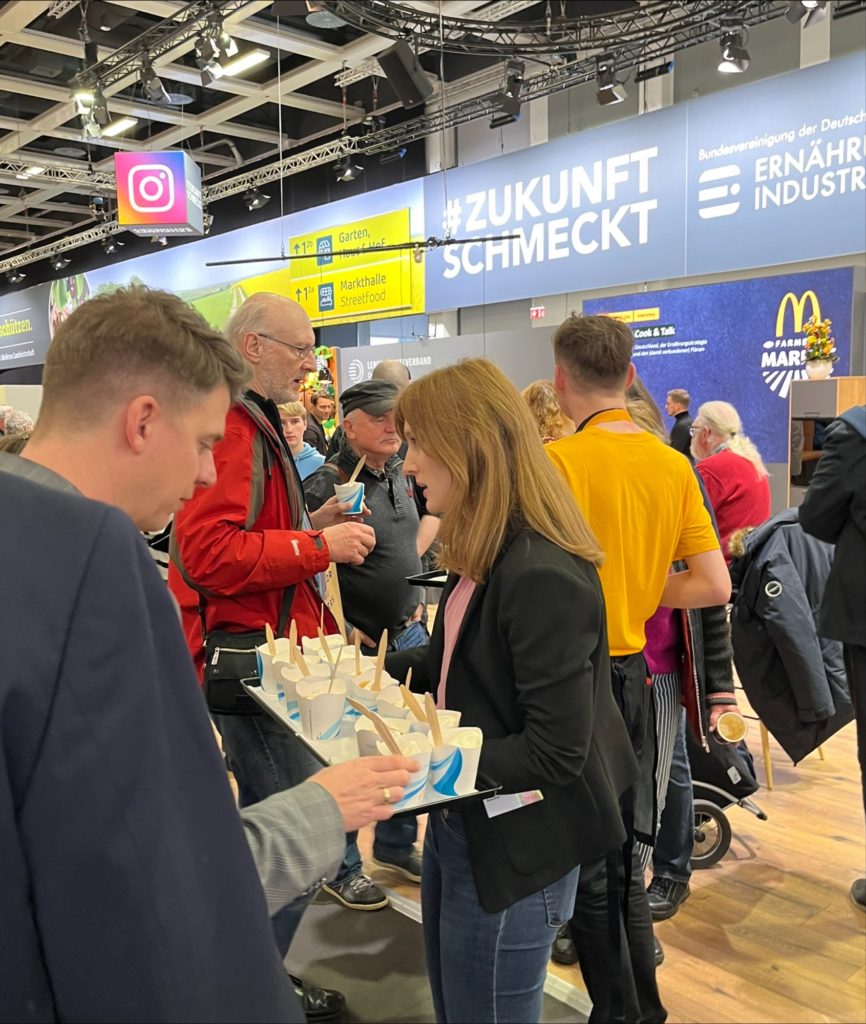 Besucherandrang auf dem McDonald's-Stand auf der IGW 2024.