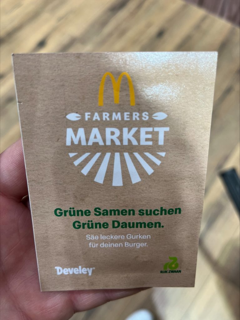 Saatmischung für die Salatgurken zum mitnehmen.