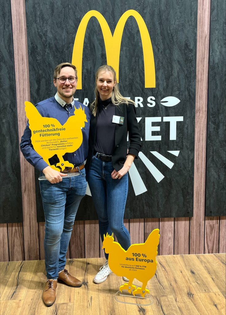 Mitarbeiter auf dem McDonald's Stand auf der IGW 2024.